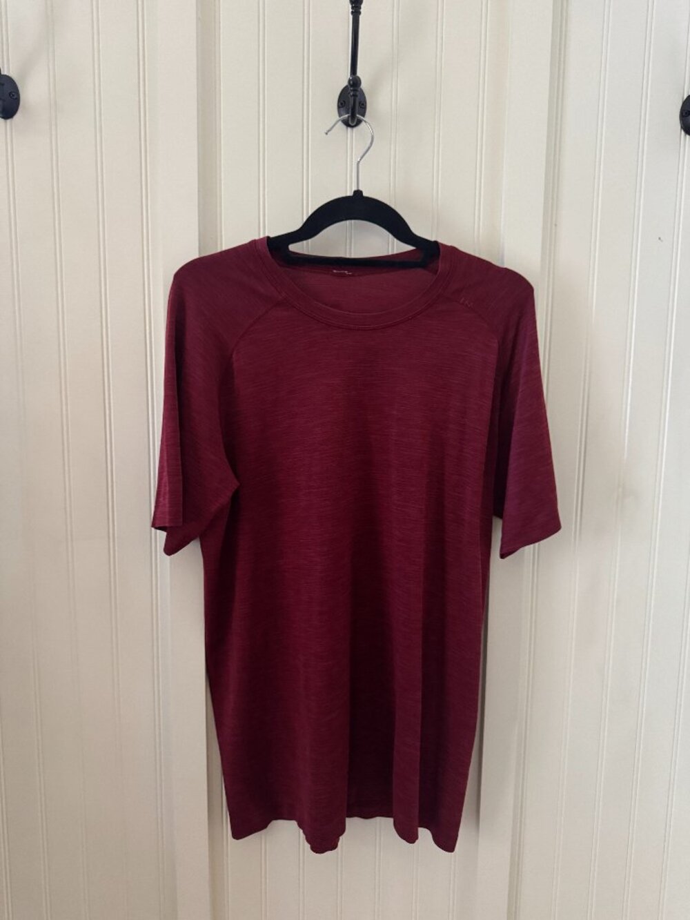 lululemon Men’s Medium Burgundy Heather Crewneck Tee
